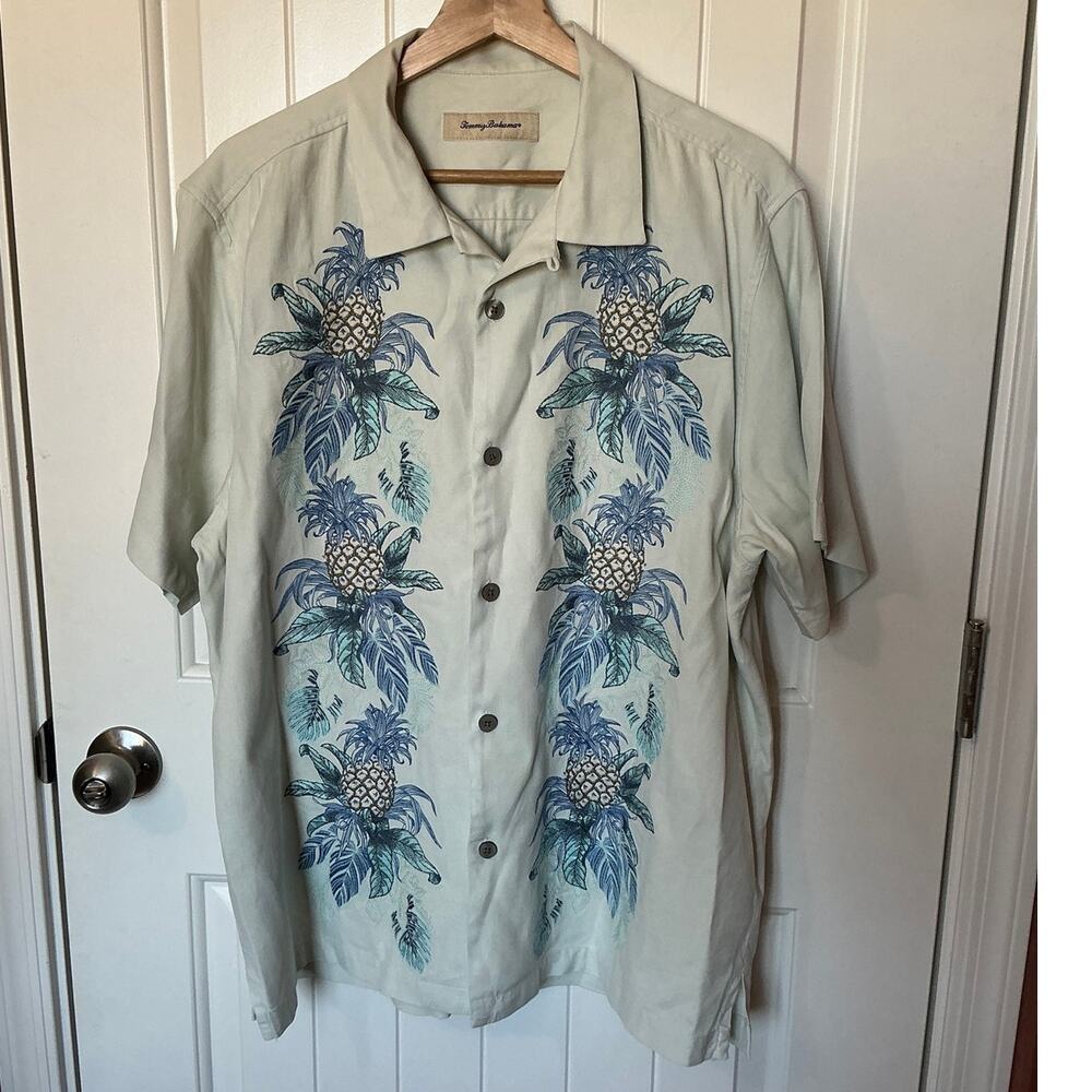 Tommy Bahama Silk Embroidered Pineapple Button Up Large Blue